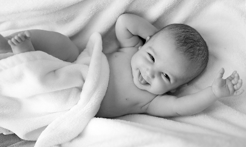 Cute_baby_in_bed-sm